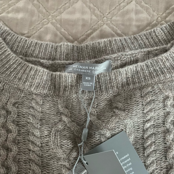 Brand New Neiman Marcus Cashmere Sweater - Picture 5 of 6